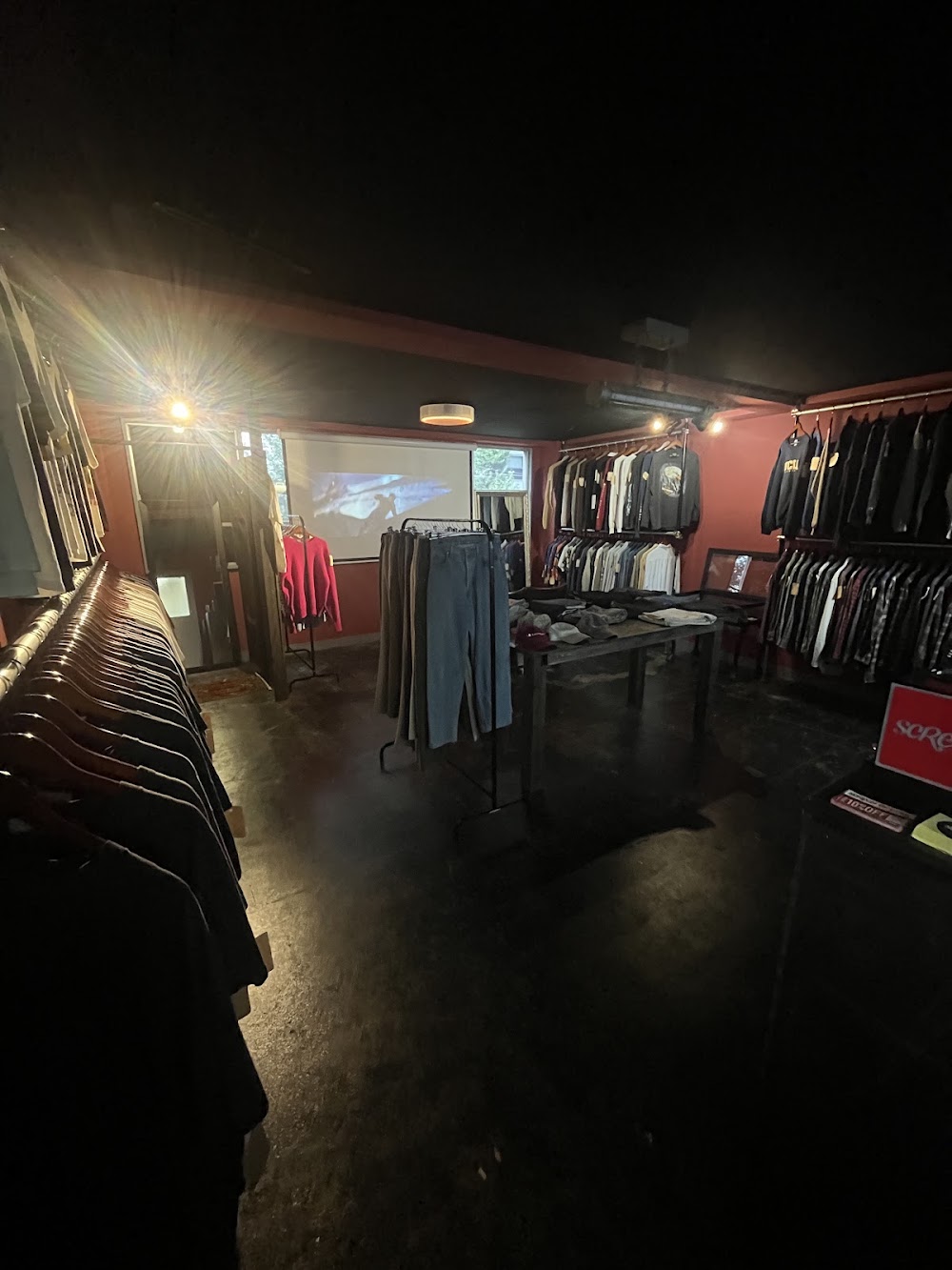 SCReeN vintage storefront